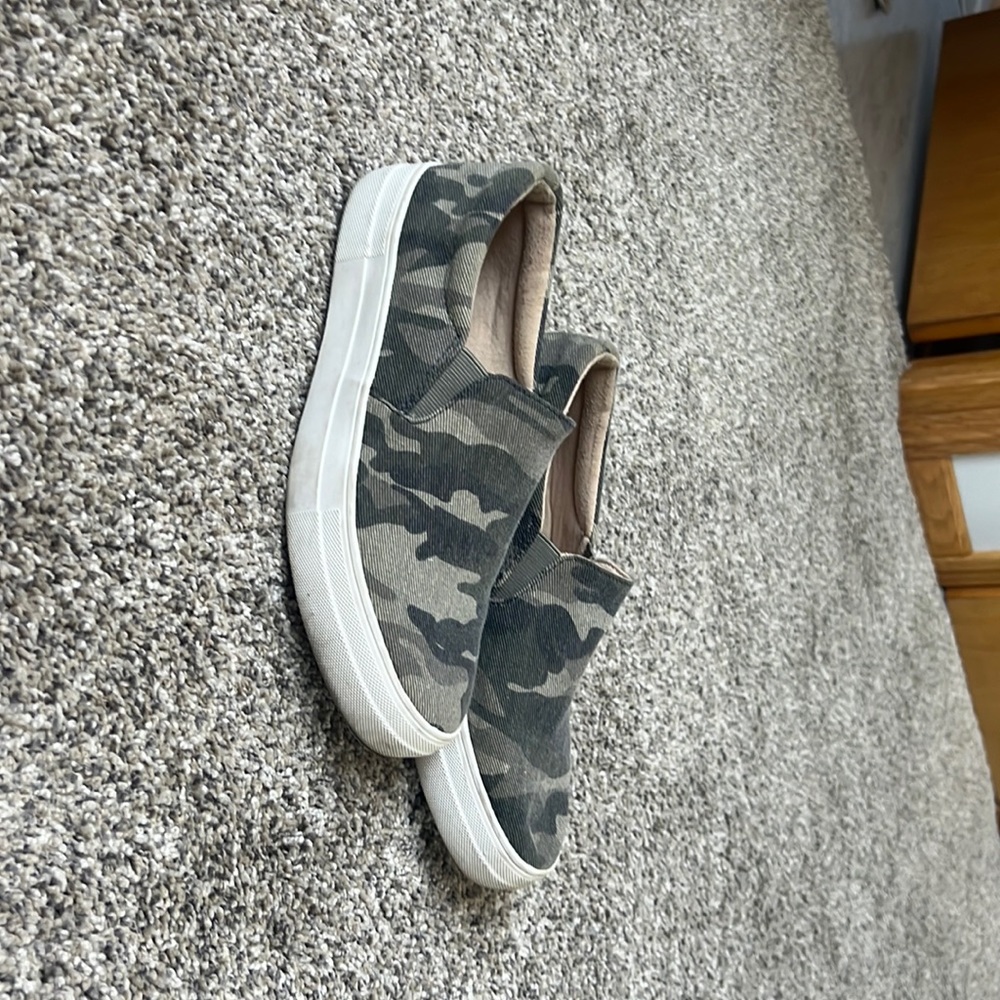 Womens soda slip on shoes - camo - very comfortable